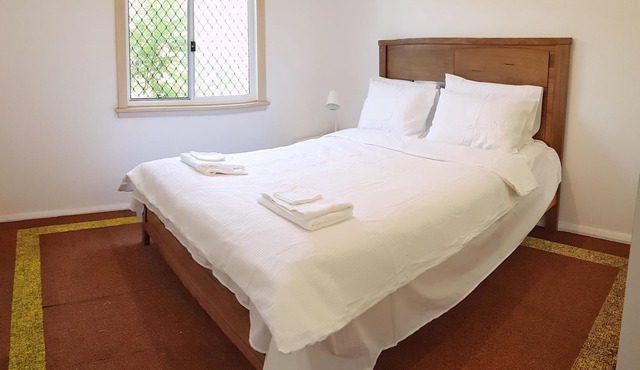 Low price clean linen free stuff W1