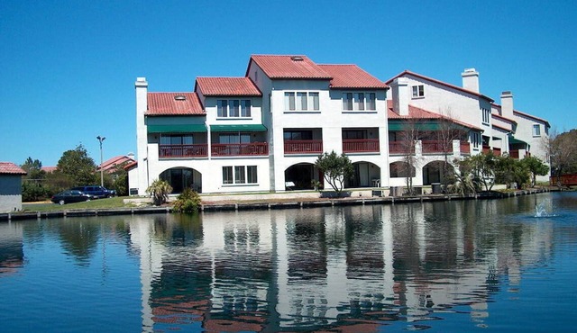 Low Rates - Walk to Beach - Ground Floor - Boat Dock