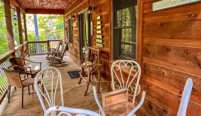 LOW SPRING RATES! River Phoenix - Creekside & Waterfall Wi-Fi & Pet Friendly!