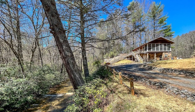 LOW SPRING RATES! Peak Creek Cabin - Creek, Outdoor Space &Wi-Fi