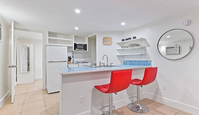 Low Tide | Studio Apartment Near UTMB and Seawall