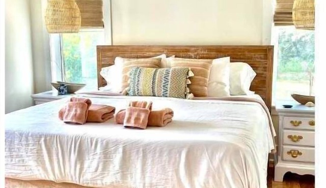 Lowcountry Cottage Suite 3 miles from oceanfront and 8 miles to downtown!