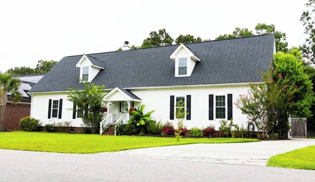 Lowcountry Family Getaway-A Charleston Adventure Awaits-Spacious & Pet-Friendly!