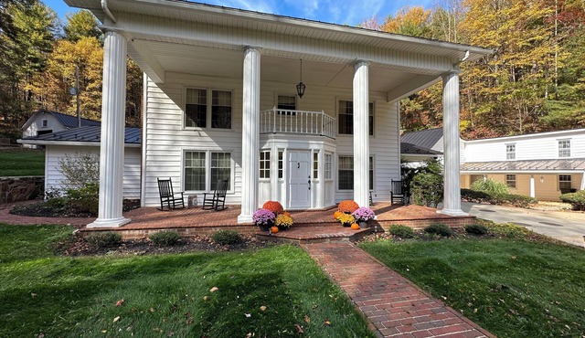 Lowell's Hollow countryside estate nestled in Virginia's Blue Ridge Mountains