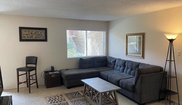 Lower 2 bedroom 2 bathroom condoAt great location!