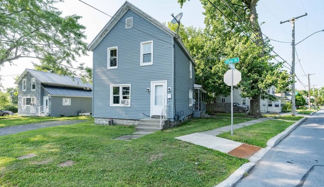 Lower Apartment on Pine Street