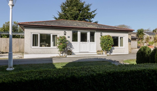 LOWER BRAMBLESIDE, romantic, country holiday cottage in Truro