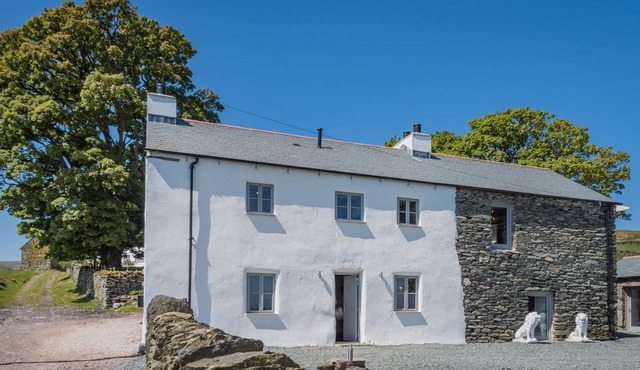 LOWER CARHULLAN, pet friendly, with hot tub in Bampton, Cumbria