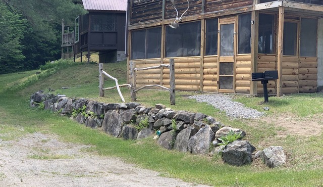 Lower Chalet, Gore Mountain Skiing, Pool/AC/Woodstove, Cozy Cabin, Loon Lake.