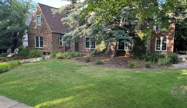 Lower Chautauqua home walkable to restaurants, coffee shops, CU, & hiking trails