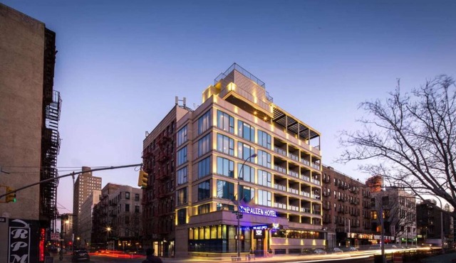 Lower East Side | Sauna + Gym + Balcony