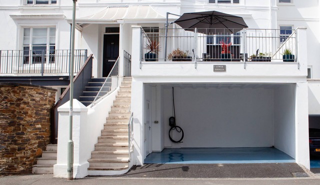 LOWER FERNLEA, family friendly, country holiday cottage in Salcombe