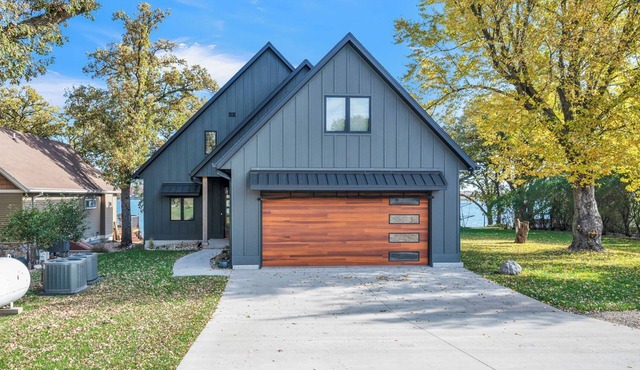 Lower Gar Family Fun- Private Dock, 6 bedrooms, Close to boat Ramp