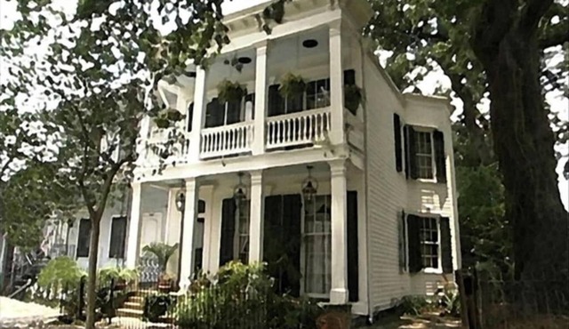 Lower Garden District 1863 Historic Guest House