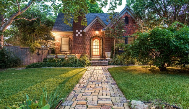LOWER GREENVILLE.M STREETS.DALLAS.POOL