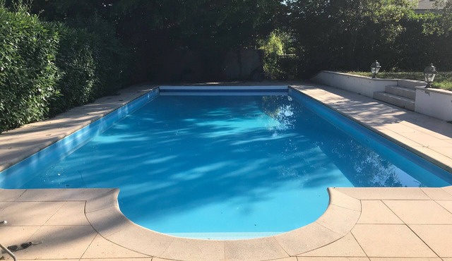 Lower-ground appartment with pool - 10 min from Geneva center