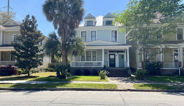 Lower Level Executive Rental in Victorian District