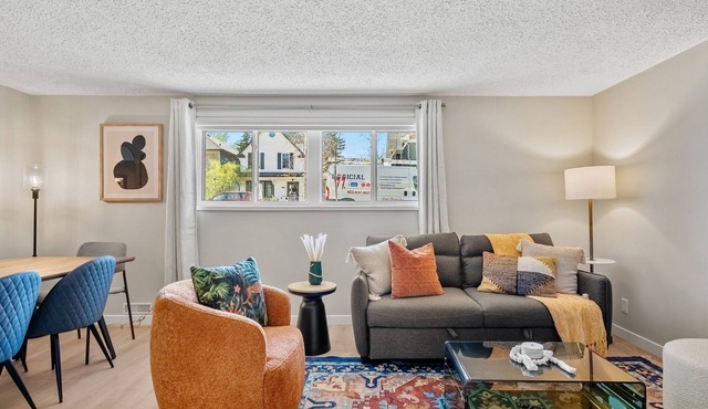 Lower Level Gem! 2 King Beds, Dining, Wifi,