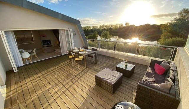 Lower Mill Estate Penthouse Apartment with Spa Access included