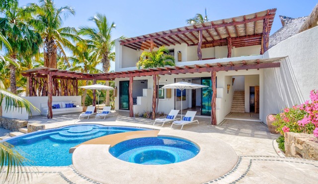 Lower Palmilla: Oceanfront room with pivate pool and jacuzzi