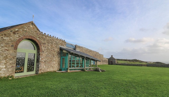 LOWER TREGINNIS FARM, family friendly, with open fire in St Davids