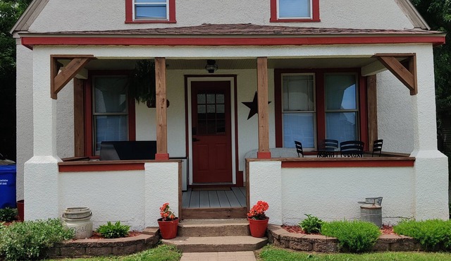 Lower unit of a two-story duplex w/two bedrooms in Somerset with WiFi, AC
