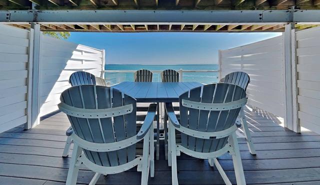 Lower Waterfront Escape—Easy Living | 10 ppl | C110