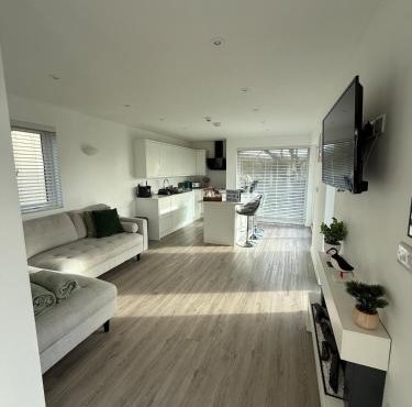 Lowern, Luxury Lodge with Hot Tub and Games Room