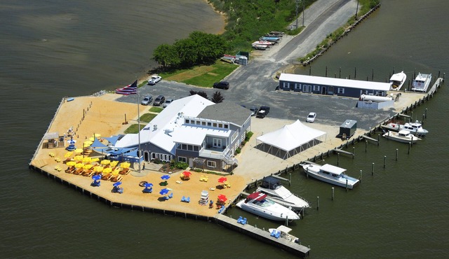 Lowes Wharf Marina Inn