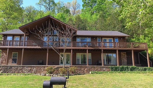 LOWEST SPRING RATES ON WHITE RIVER W/2 SLIP COVERED BOAT DOCK! GREAT FISHING!