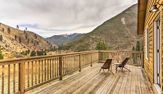 Lowman Outdoor Retreat: Walk to Hot Springs!