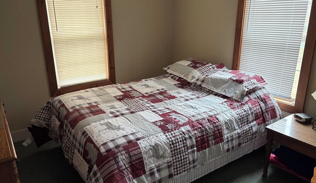 Lowndesville Country Home