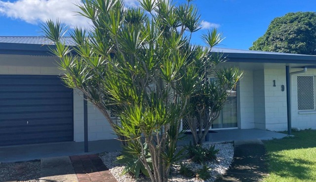 Lowset home with attached Granny Flat - Doomba Dr,