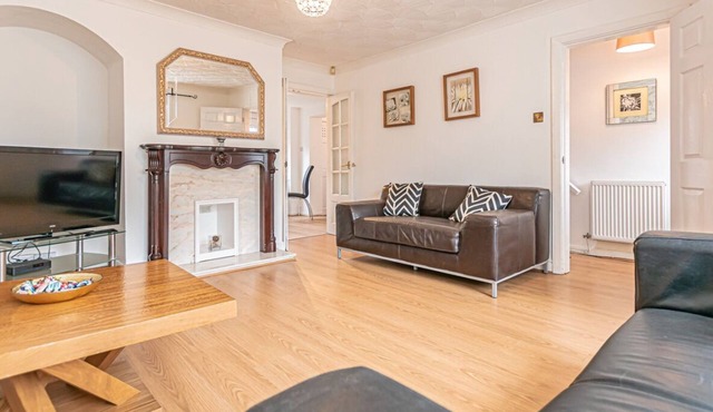 Lowton Spacious 4BR House | Ideal for Long Stays | Contractors &Families Welcome