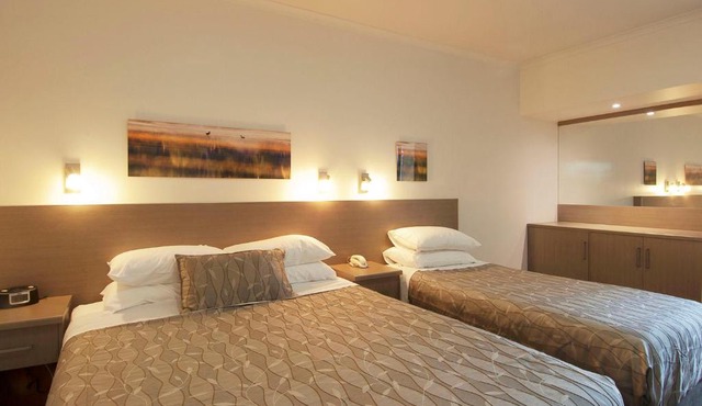 Loxton Community Hotel Motel