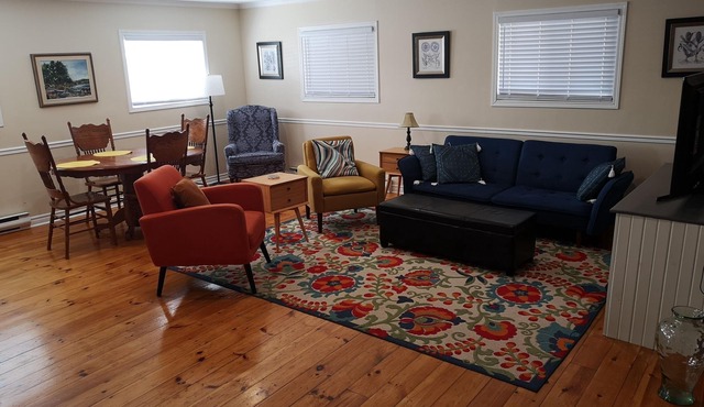 Loyalist Inn & Suites