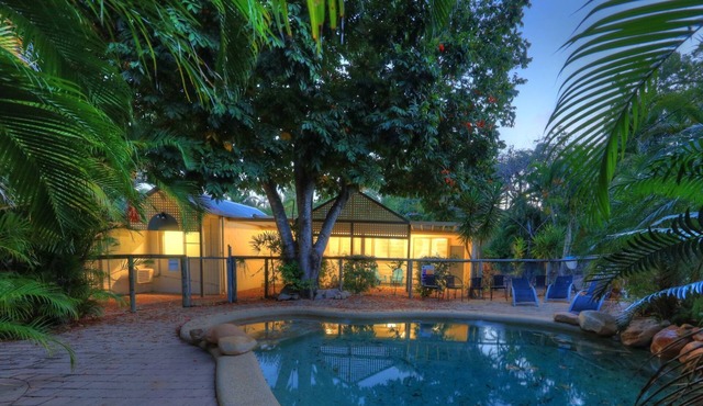 Loyang Apartment 3 - Fantastic value island getaway with complex pool and short stroll to Alma Bay