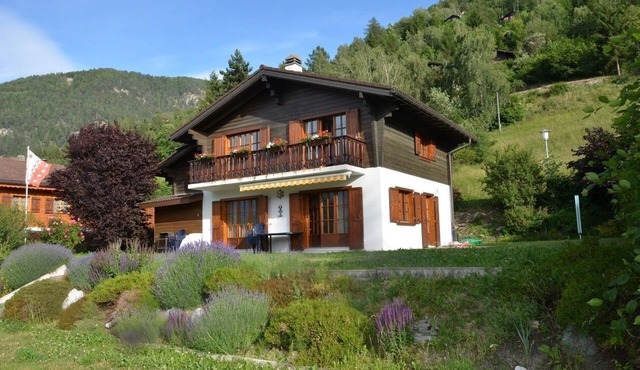Loye: Chalet Le Colinet, close to Vercorin/Nax. Large sunny garden,