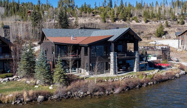 LP Lakefront House - *Private Dock* - 7000+ Square Ft of Space, Stunning Views, Impeccable Quality