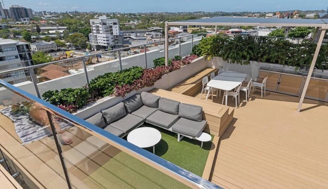 LP501: 2 Bedroom 2 Bathroom with Parking