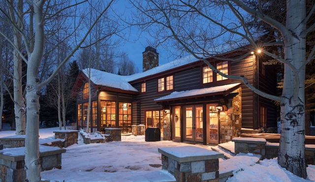 LPJH | Bright Bear Lodge | The Perfect Charming Home for your Next Vacation