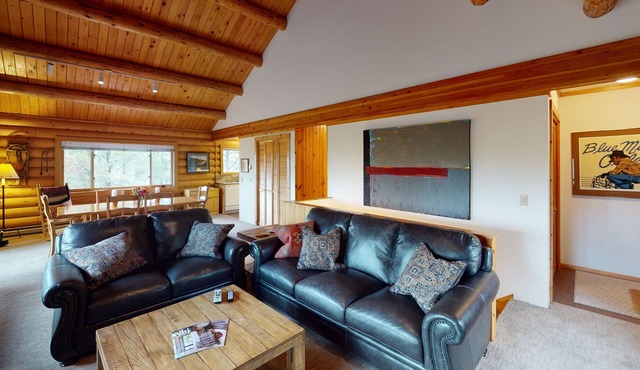 LPJH | Enjoy the Privacy of a Lost Creek Cabin