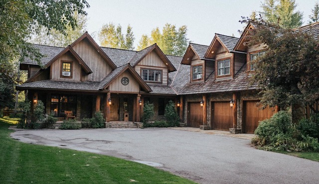 LPJH | Shoshone Lodge | Timeless Wyoming charm and Modern Comforts