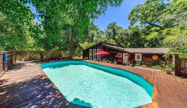 Lrg Wine Country Estate on creek w Pool/Spa sleeps 8