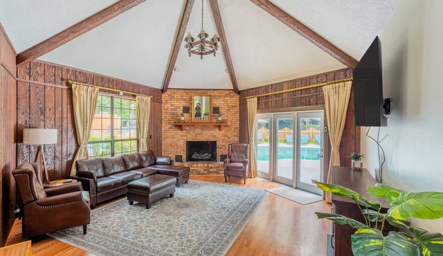 Lrge Golden Isles Home-Huge Pool, Hot Tub, Game Rm