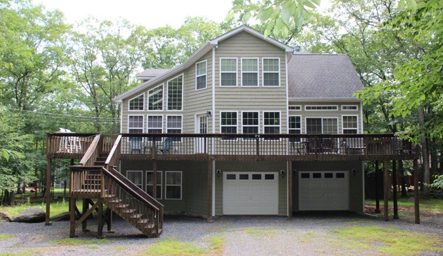 LRR316 Masthope Rental 3 Bd 3.5 Ba Chalet Great lodge pool complex and ski area