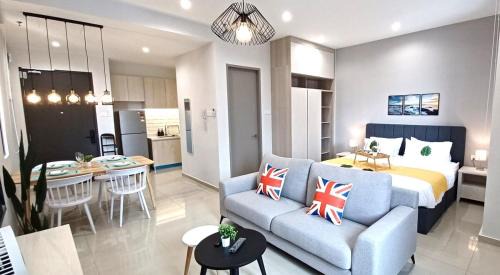 LS Iconic Regency #Queensbay Mall#FIZ#Airport