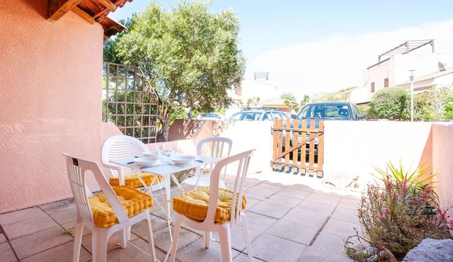 LS176:1-Room Villa with common pool,WLAN, near sea