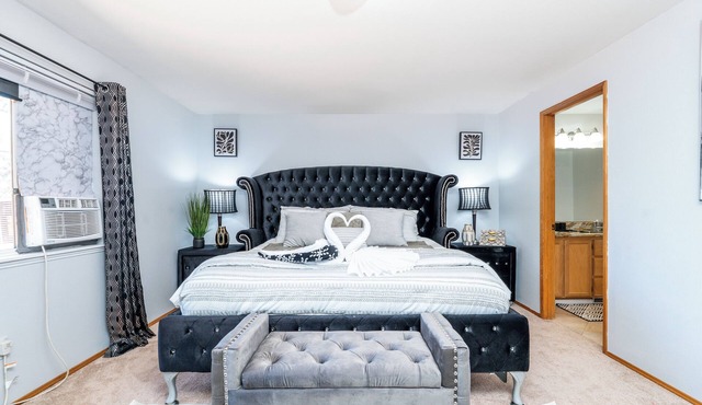 LS2: DESIRED VILLA: single level rambler w hot tub