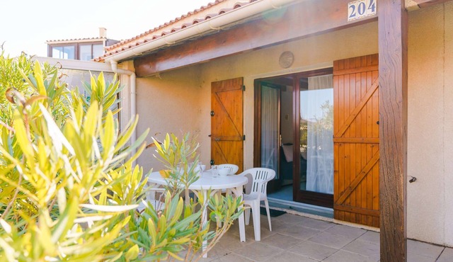 LS204 : 2-bedroom villa in GRUISSAN, with pool in the residence